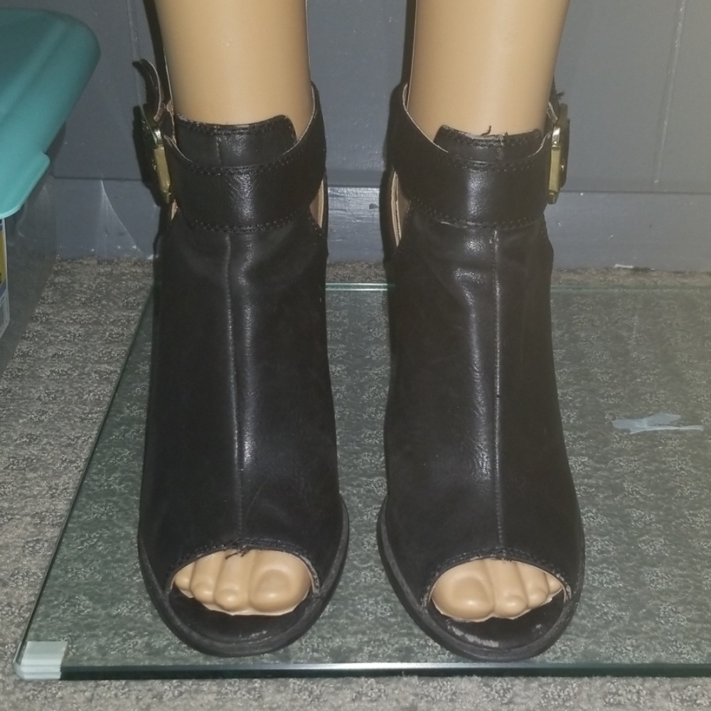 Shoes - Picture 3 of 3
